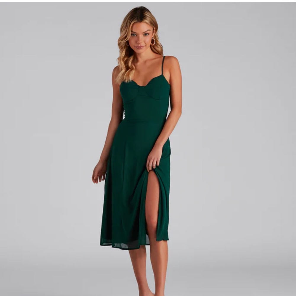 Windsor Chic Flowy Chiffon Midi Dress